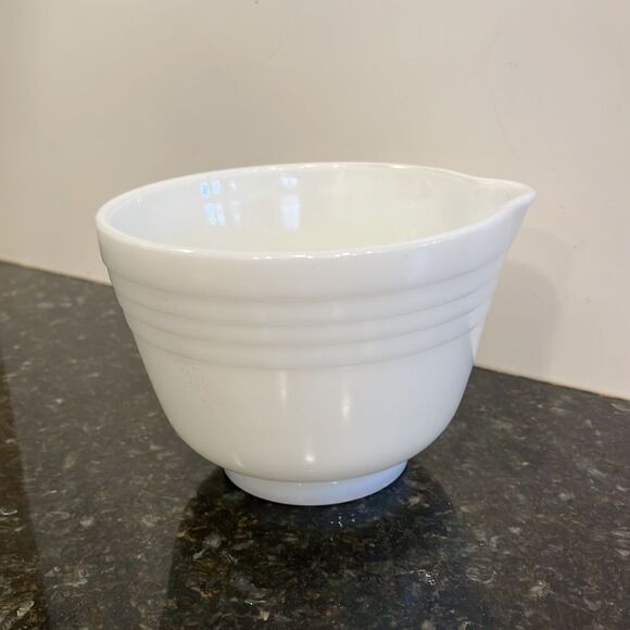 Pyrex Hamilton Beach Stand Mixer Bowl with Spout - Picture 3 of 6